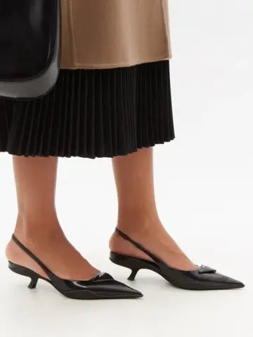 Siyah Krampon Logo Stiletto